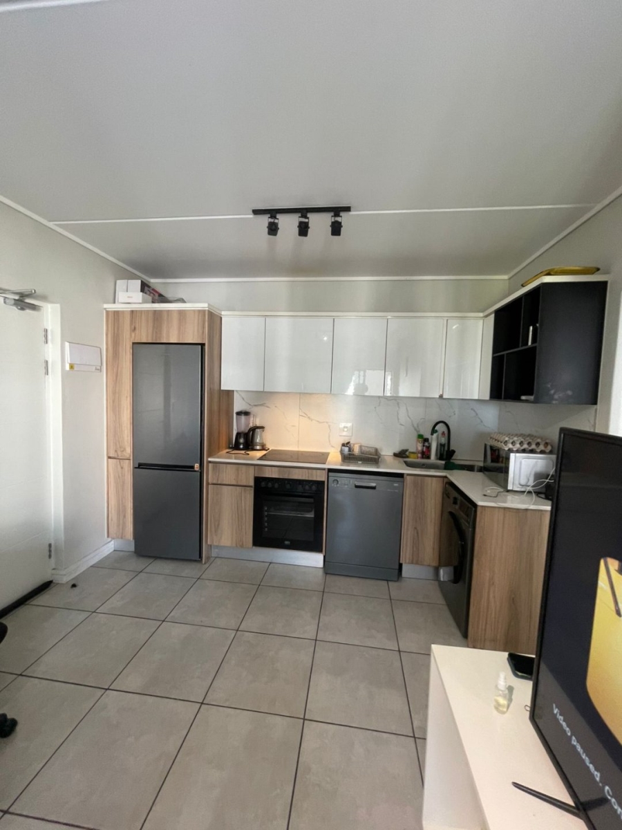 1 Bedroom Property for Sale in Waterfall View Gauteng
