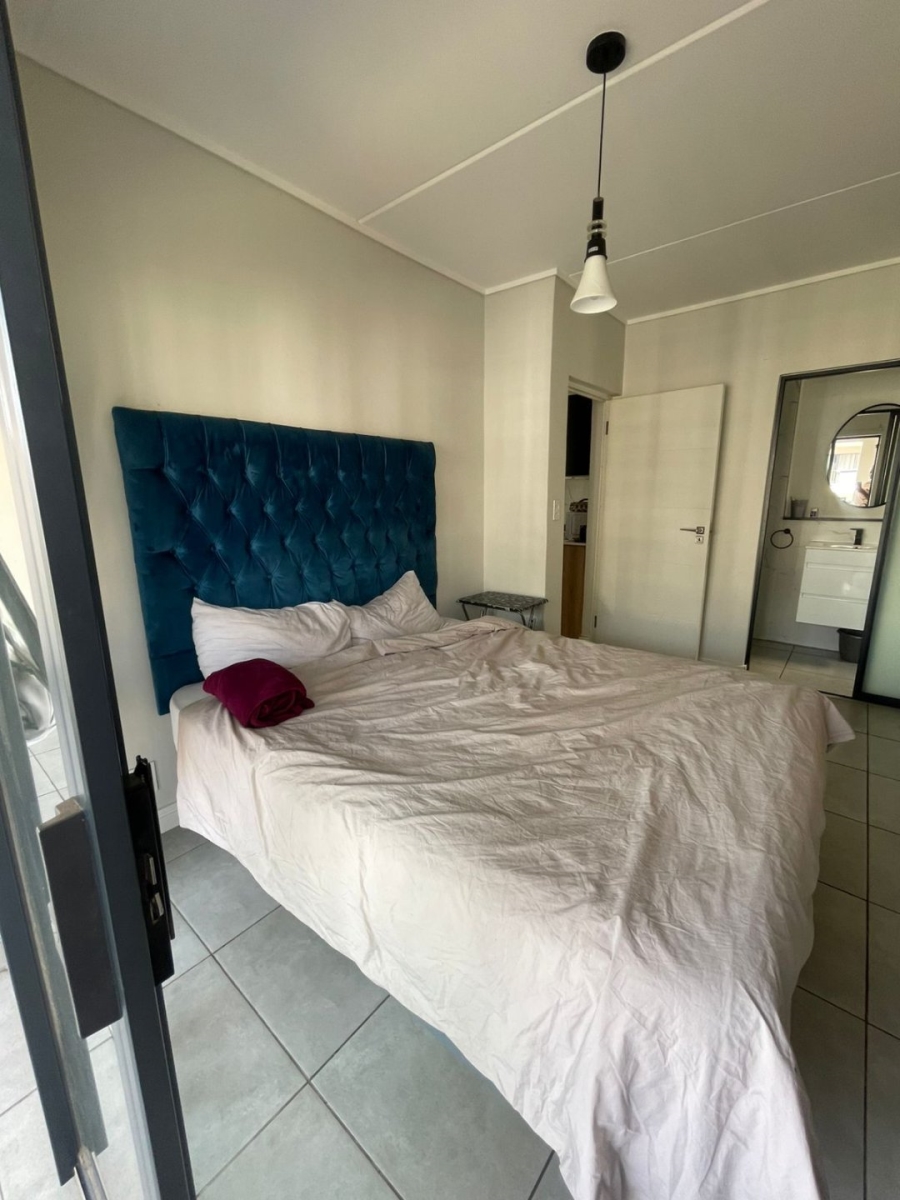 1 Bedroom Property for Sale in Waterfall View Gauteng