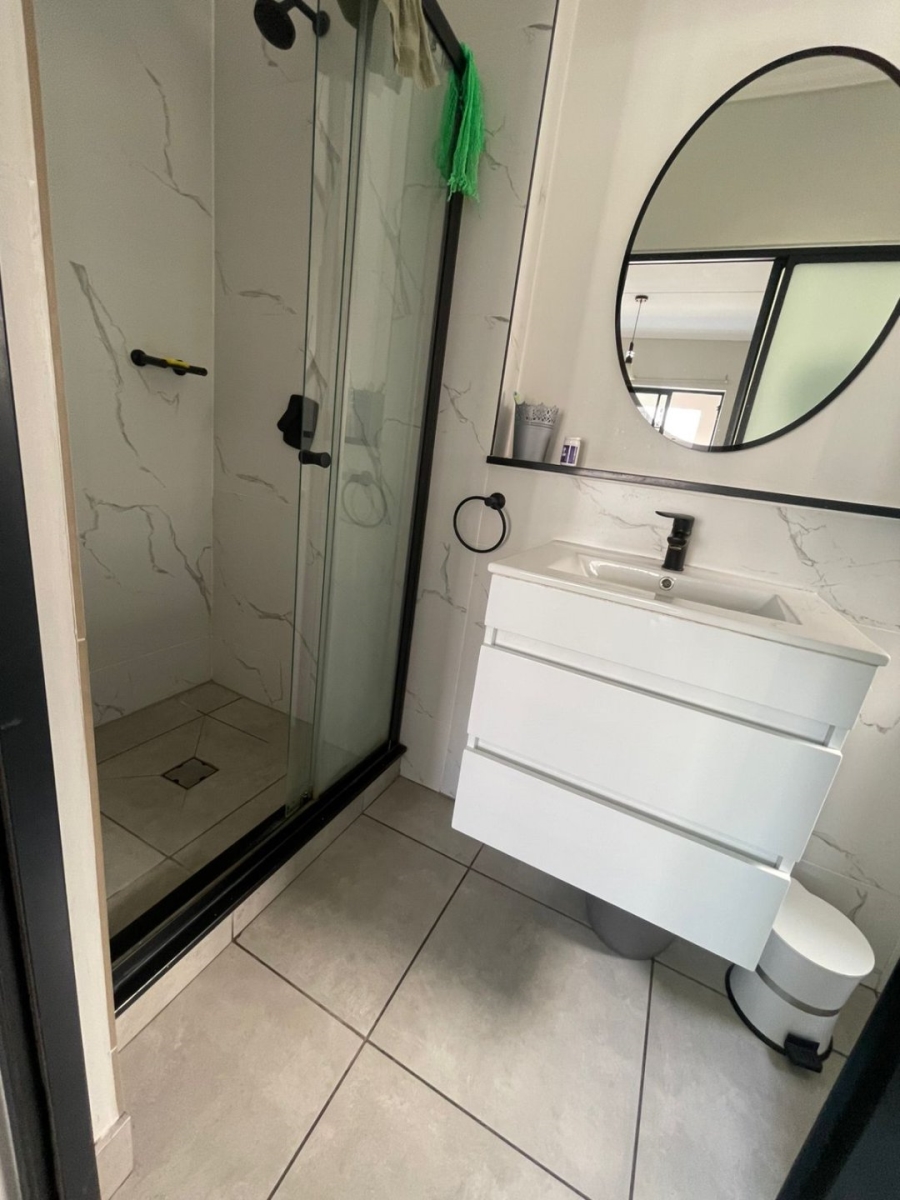 1 Bedroom Property for Sale in Waterfall View Gauteng