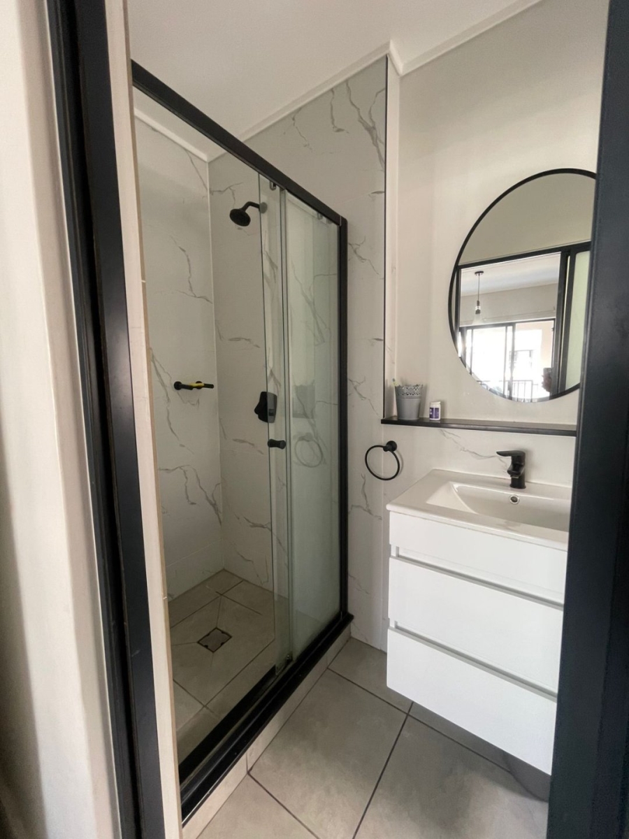 1 Bedroom Property for Sale in Waterfall View Gauteng