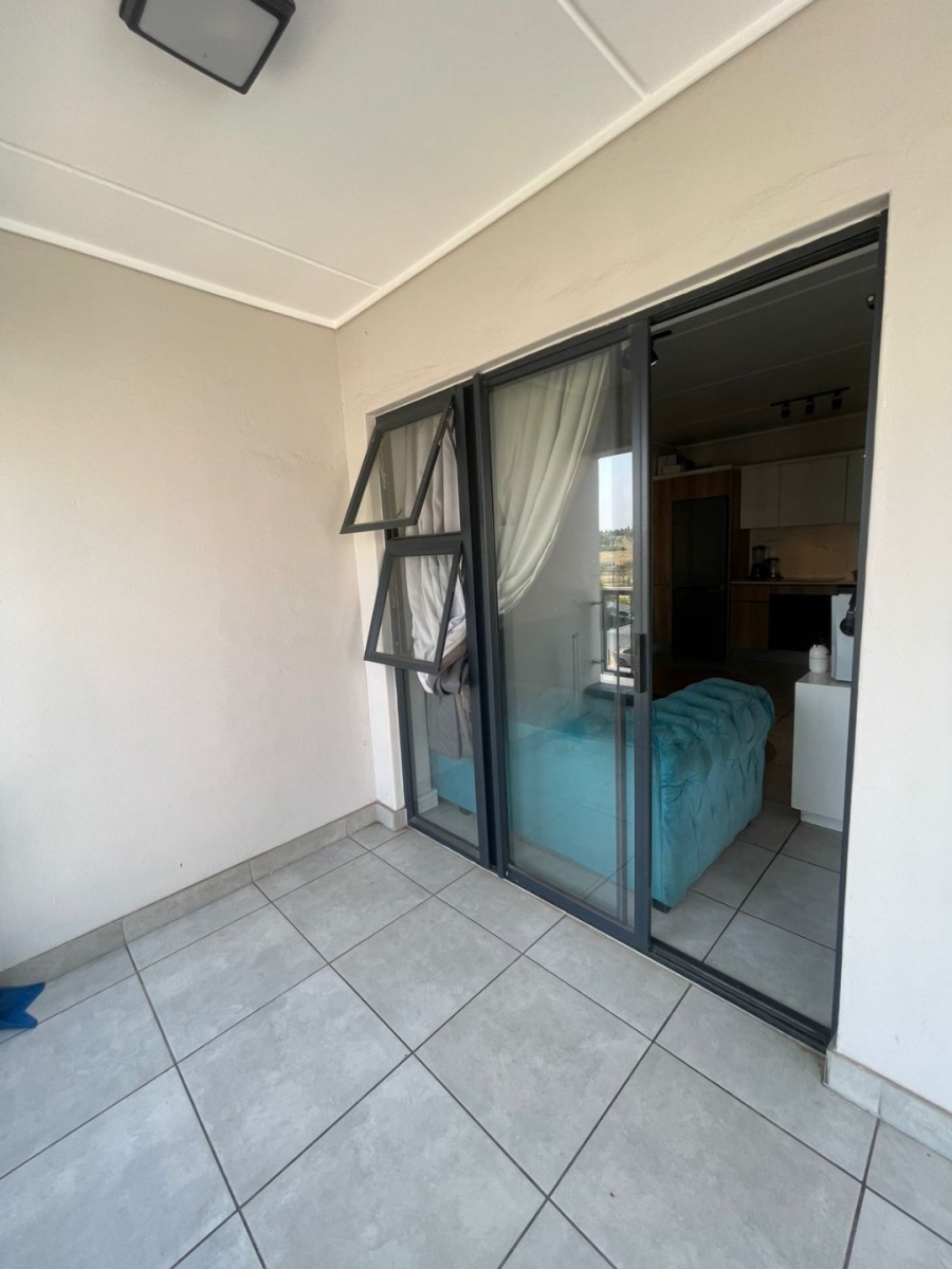 1 Bedroom Property for Sale in Waterfall View Gauteng