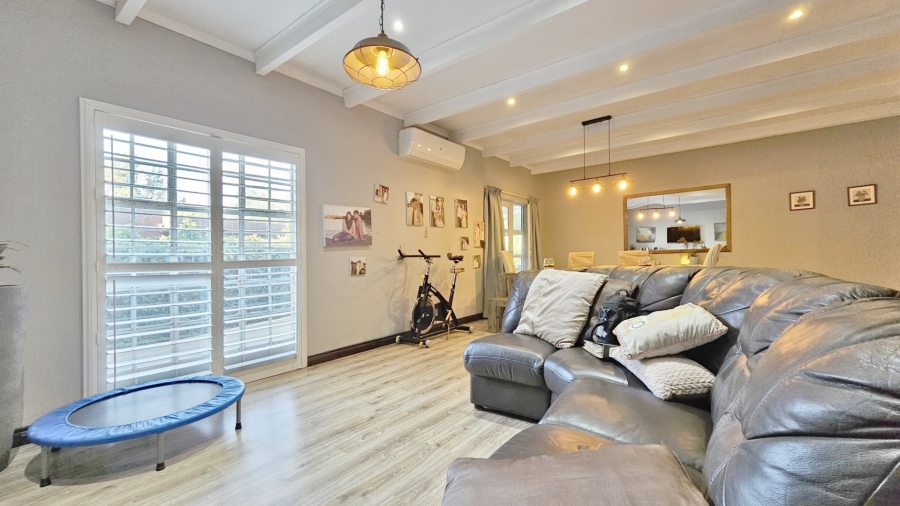 3 Bedroom Property for Sale in Three Rivers Proper Gauteng