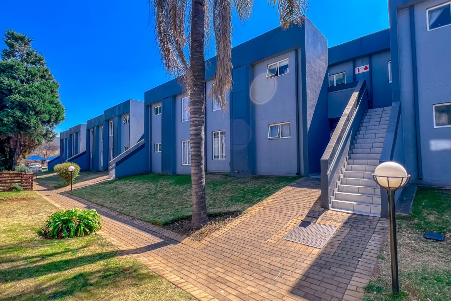 To Let 2 Bedroom Property for Rent in Mulbarton Gauteng