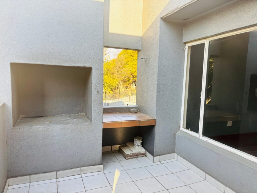 To Let 2 Bedroom Property for Rent in Mulbarton Gauteng