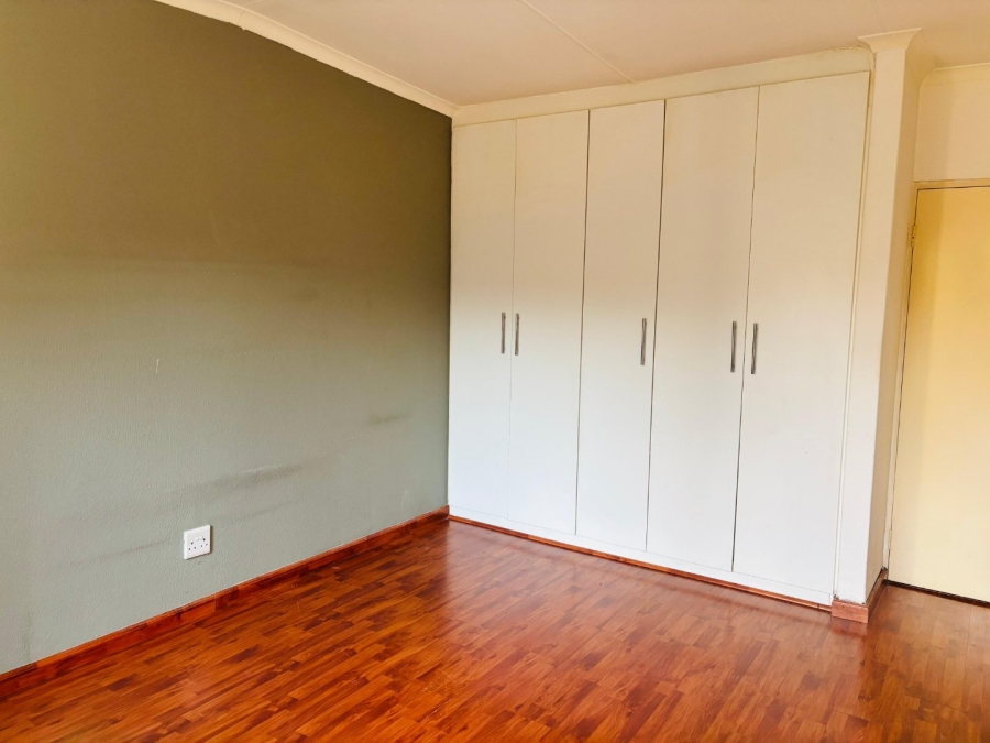 To Let 2 Bedroom Property for Rent in Mulbarton Gauteng