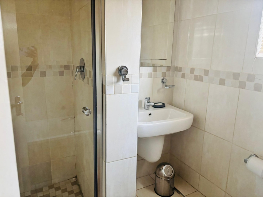 To Let 2 Bedroom Property for Rent in Mulbarton Gauteng
