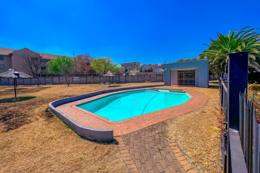 To Let 2 Bedroom Property for Rent in Mulbarton Gauteng