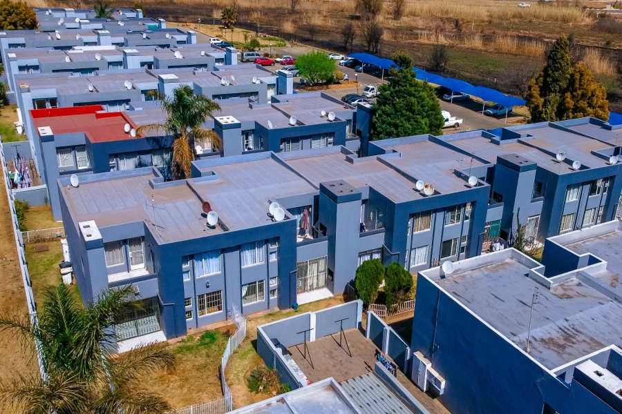 To Let 2 Bedroom Property for Rent in Mulbarton Gauteng