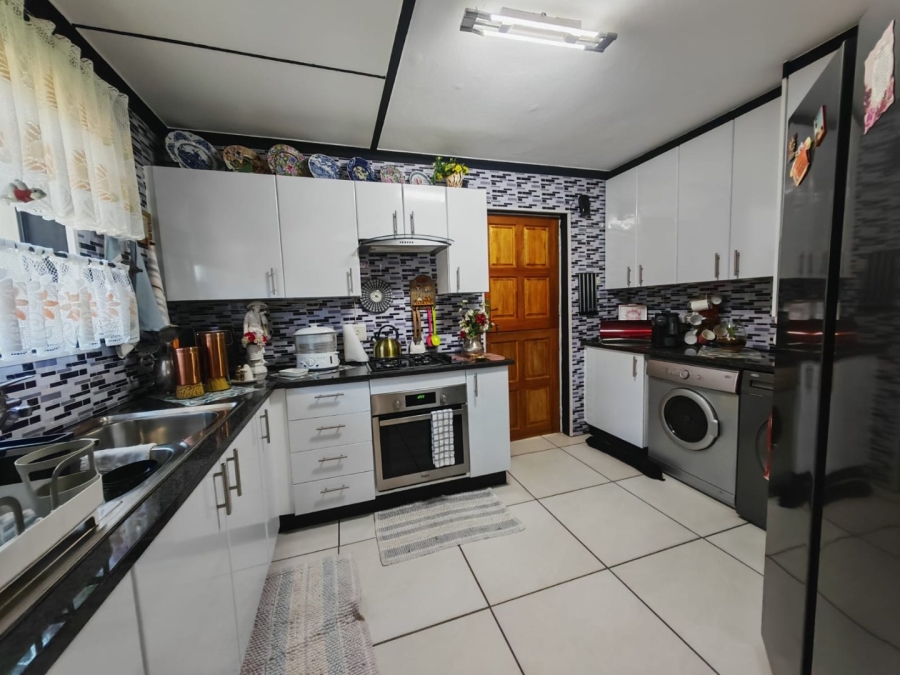 3 Bedroom Property for Sale in Eveleigh Gauteng