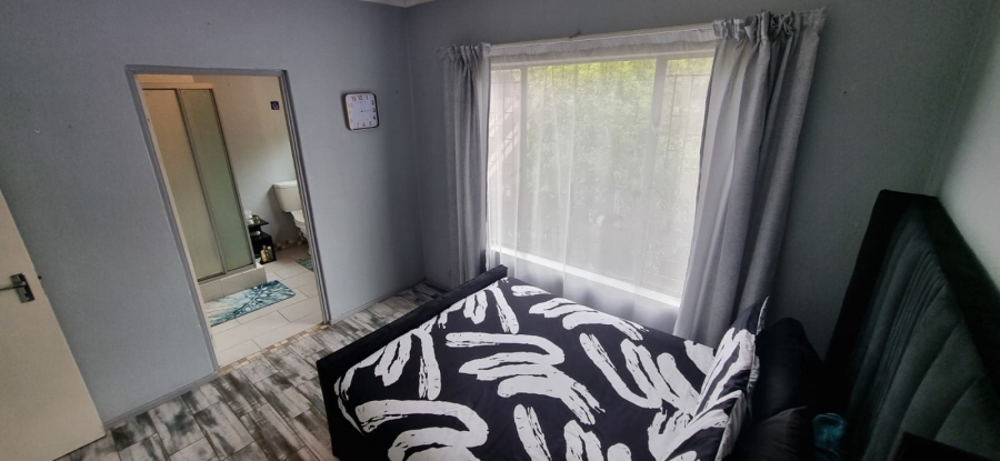 1 Bedroom Property for Sale in Hennopspark Gauteng