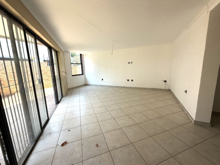  Bedroom Property for Sale in Rooihuiskraal Gauteng