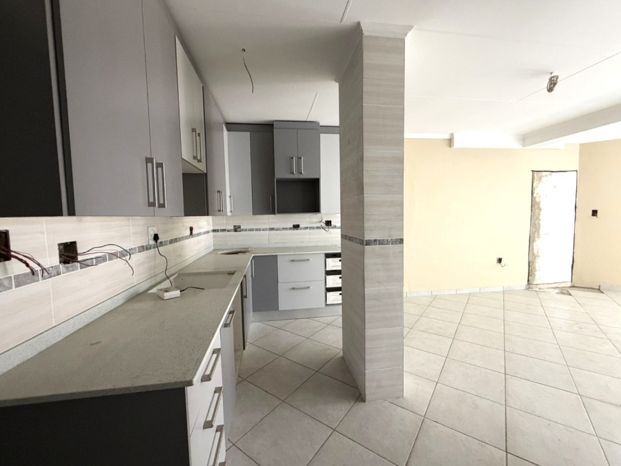  Bedroom Property for Sale in Rooihuiskraal Gauteng