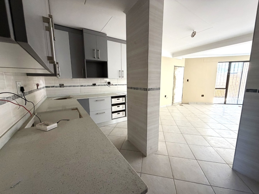  Bedroom Property for Sale in Rooihuiskraal Gauteng