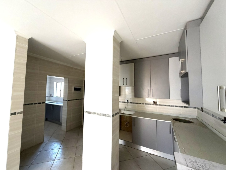  Bedroom Property for Sale in Rooihuiskraal Gauteng