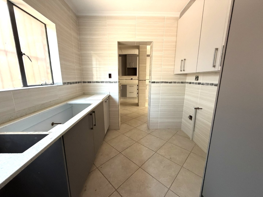  Bedroom Property for Sale in Rooihuiskraal Gauteng