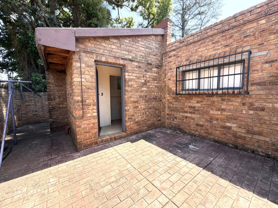  Bedroom Property for Sale in Rooihuiskraal Gauteng
