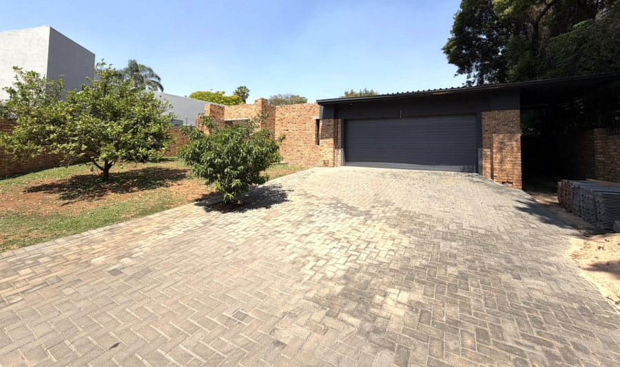  Bedroom Property for Sale in Rooihuiskraal Gauteng