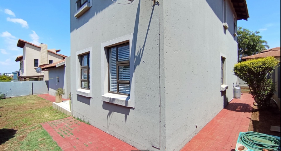 3 Bedroom Property for Sale in Noordwyk Gauteng