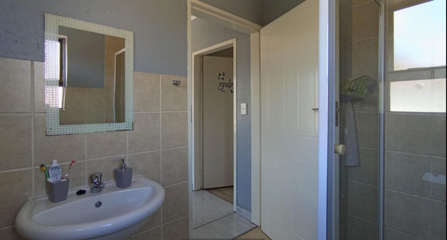 3 Bedroom Property for Sale in Noordwyk Gauteng