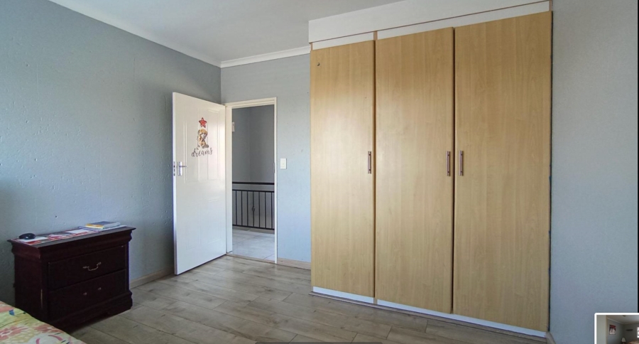 3 Bedroom Property for Sale in Noordwyk Gauteng