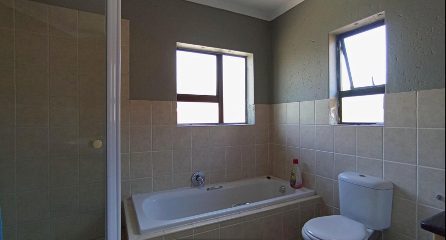 3 Bedroom Property for Sale in Noordwyk Gauteng