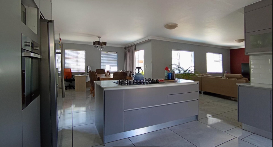 3 Bedroom Property for Sale in Noordwyk Gauteng