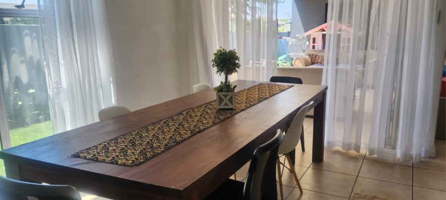 To Let  Bedroom Property for Rent in Greenstone Hill Gauteng