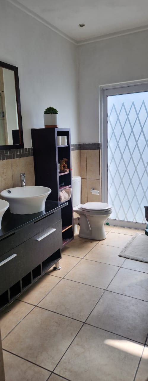 To Let  Bedroom Property for Rent in Greenstone Hill Gauteng