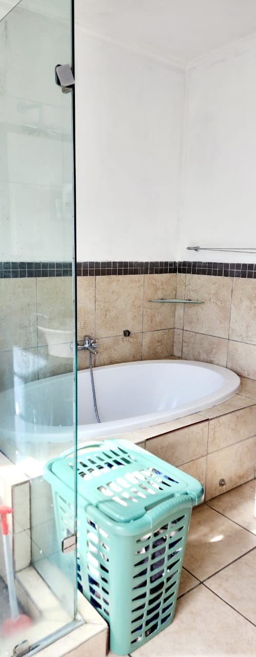 To Let  Bedroom Property for Rent in Greenstone Hill Gauteng