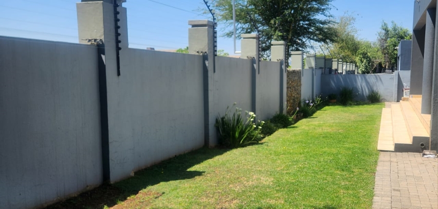 To Let  Bedroom Property for Rent in Greenstone Hill Gauteng