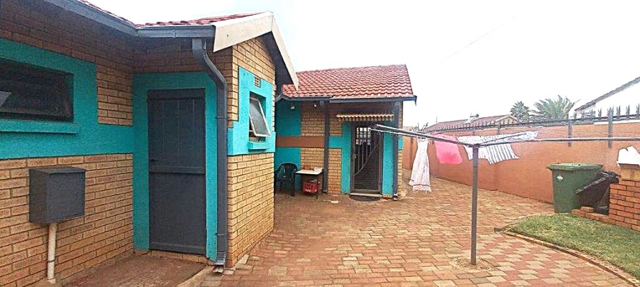 3 Bedroom Property for Sale in Lenasia Ext 10 Gauteng