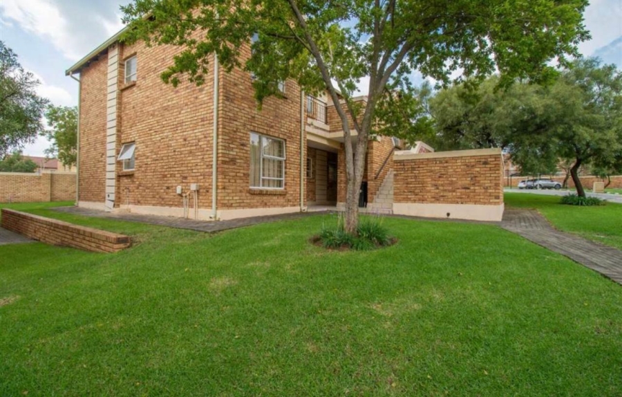  Bedroom Property for Sale in Honeydew Gauteng