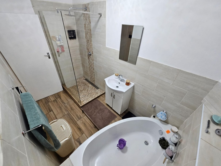 3 Bedroom Property for Sale in Eldoraigne Gauteng