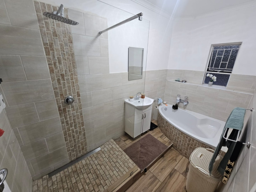 3 Bedroom Property for Sale in Eldoraigne Gauteng