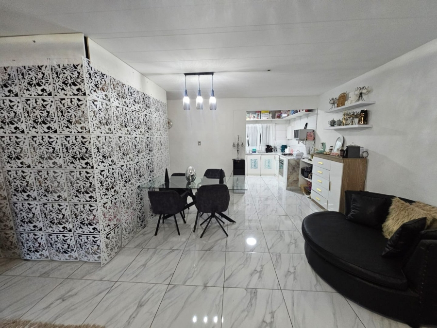 3 Bedroom Property for Sale in Eldoraigne Gauteng