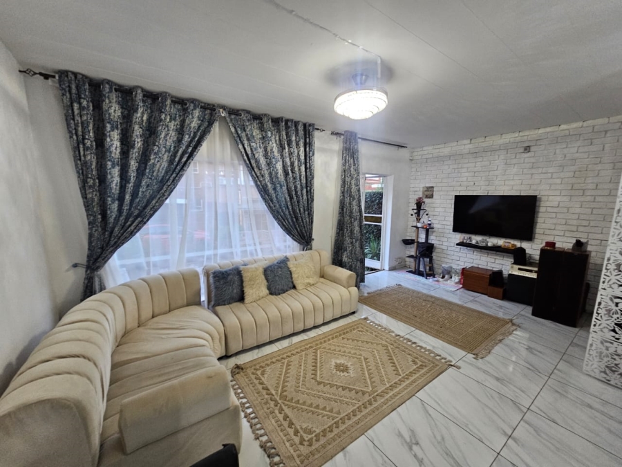 3 Bedroom Property for Sale in Eldoraigne Gauteng