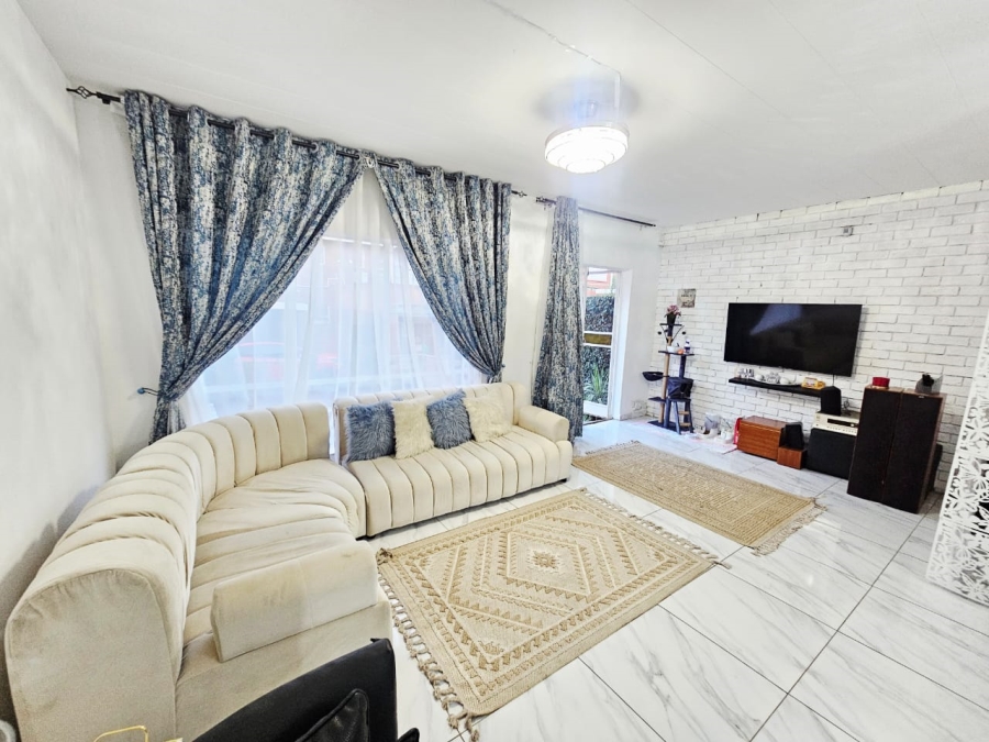 3 Bedroom Property for Sale in Eldoraigne Gauteng