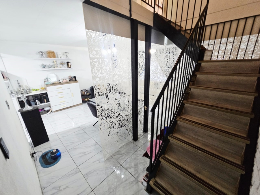 3 Bedroom Property for Sale in Eldoraigne Gauteng