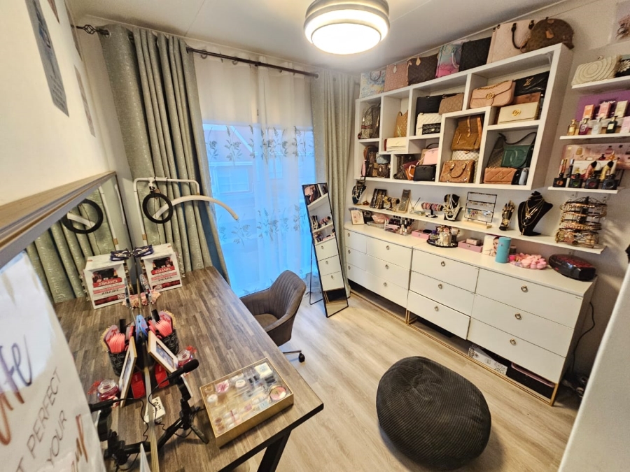 3 Bedroom Property for Sale in Eldoraigne Gauteng