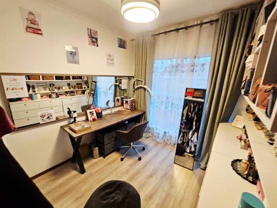 3 Bedroom Property for Sale in Eldoraigne Gauteng