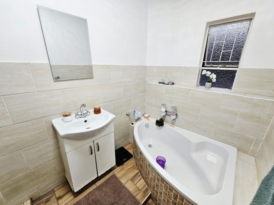 3 Bedroom Property for Sale in Eldoraigne Gauteng