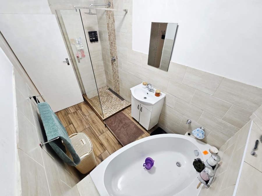 3 Bedroom Property for Sale in Eldoraigne Gauteng