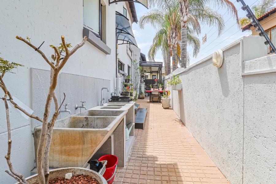 4 Bedroom Property for Sale in Amberfield Gauteng