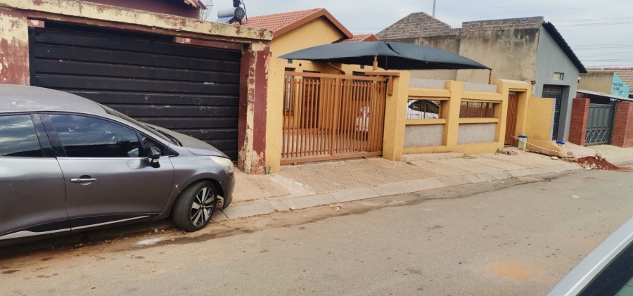 3 Bedroom Property for Sale in Ililiba Gauteng