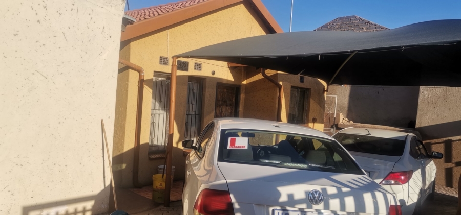 3 Bedroom Property for Sale in Ililiba Gauteng