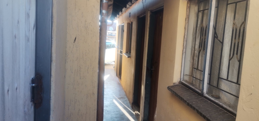 3 Bedroom Property for Sale in Ililiba Gauteng