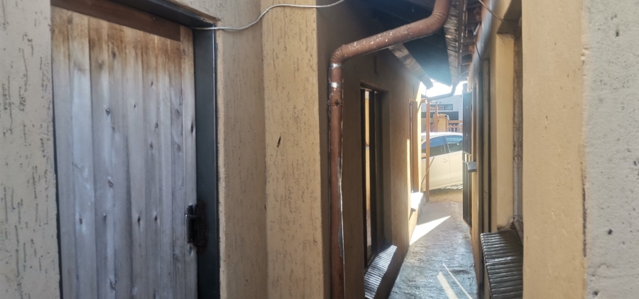 3 Bedroom Property for Sale in Ililiba Gauteng