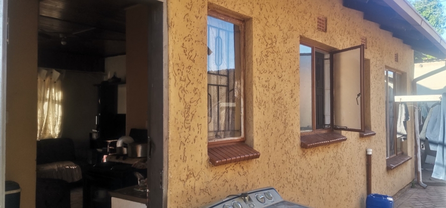 3 Bedroom Property for Sale in Ililiba Gauteng