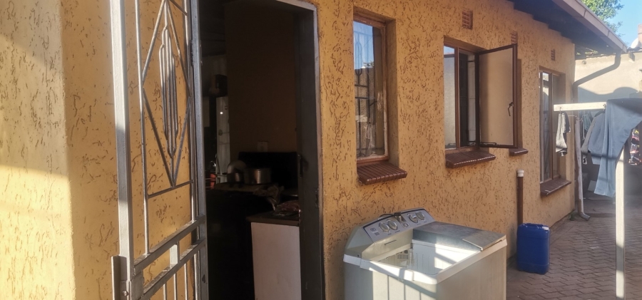 3 Bedroom Property for Sale in Ililiba Gauteng