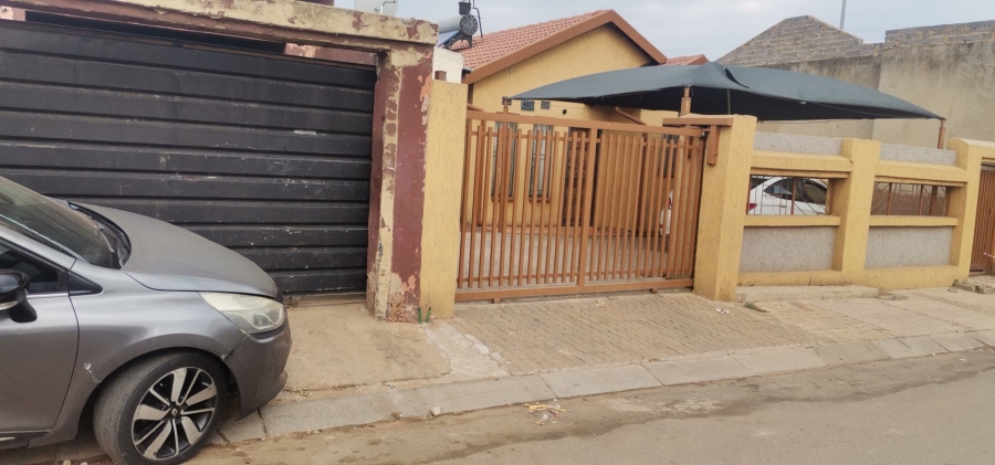 3 Bedroom Property for Sale in Ililiba Gauteng